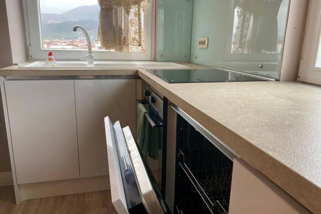 Cozy Lake Front Flat Bequeme Wohnung An Der See بورغراديك المظهر الخارجي الصورة