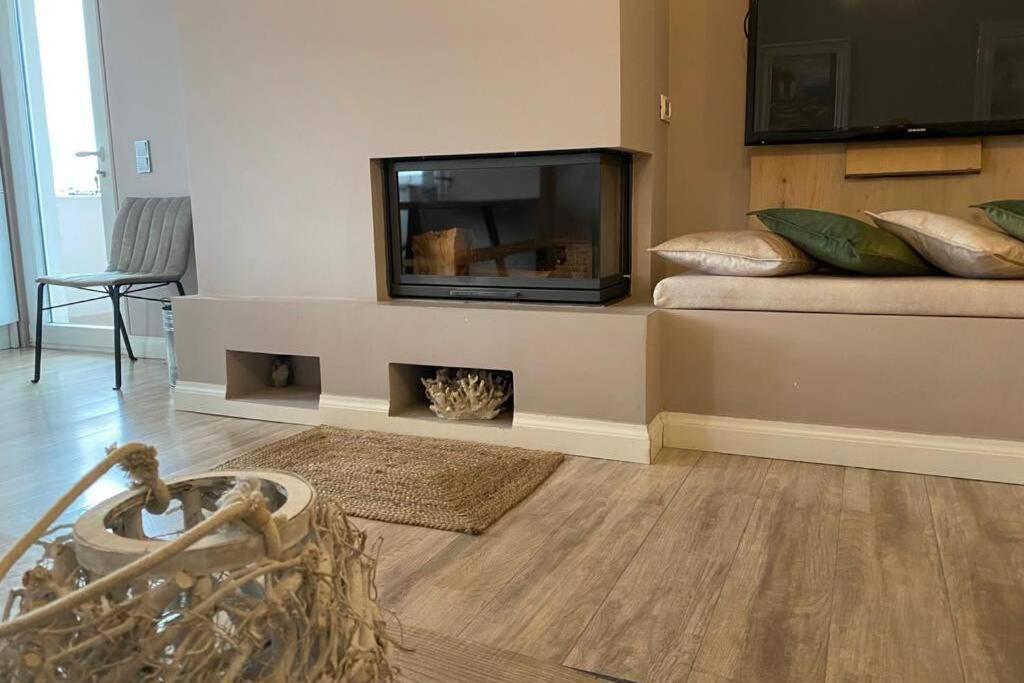 Cozy Lake Front Flat Bequeme Wohnung An Der See بورغراديك المظهر الخارجي الصورة